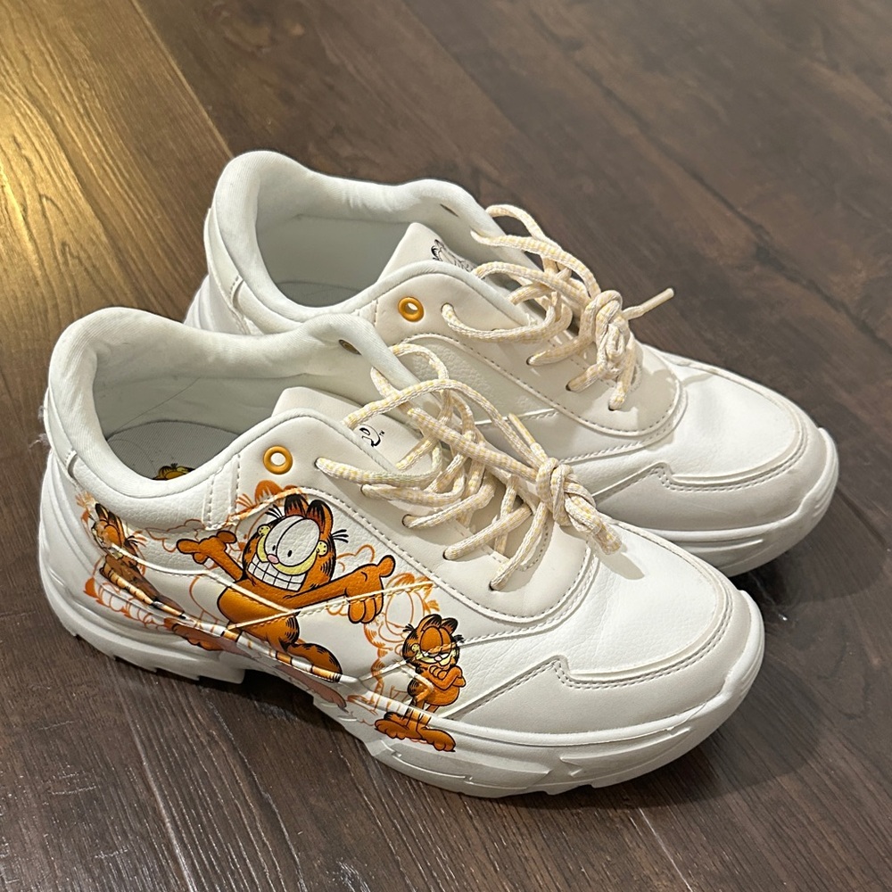 Bershka White and Orange Garfield Sneakers